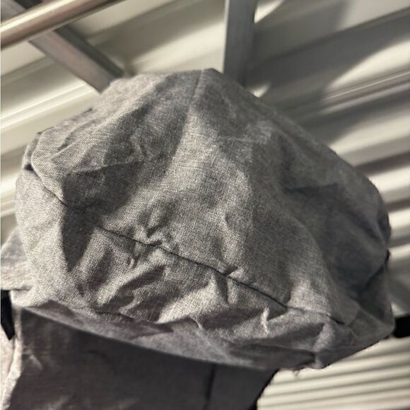 NWT- Card Tech backpack Gray Lightweight - Picture 12 of 12